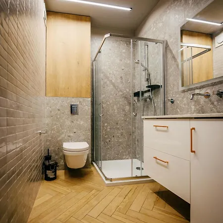 Chill In - Modern With Ac & Private Sleeping Area * Lodz