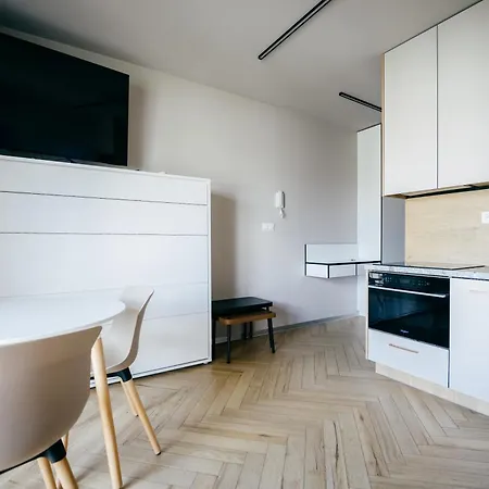 Chill In - Modern With Ac & Private Sleeping Area