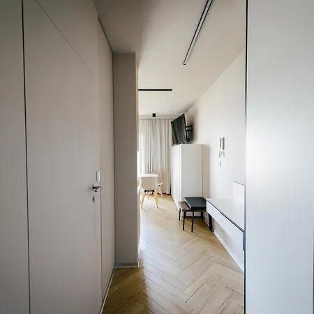 Chill In - Modern With Ac & Private Sleeping Area