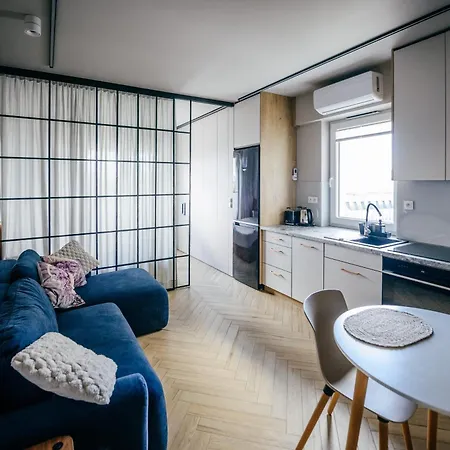 Apartment Chill In - Modern With Ac & Private Sleeping Area *