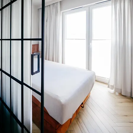 Chill In - Modern With Ac & Private Sleeping Area